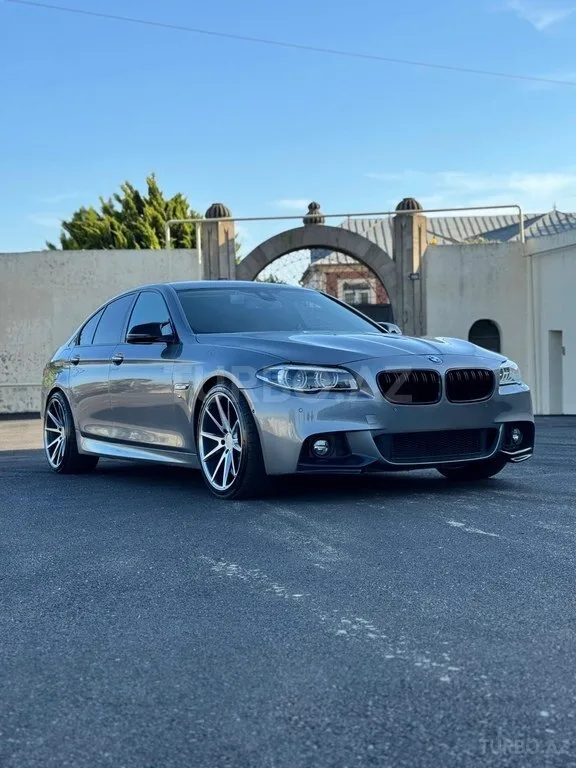 BMW 520d — фото 1/4