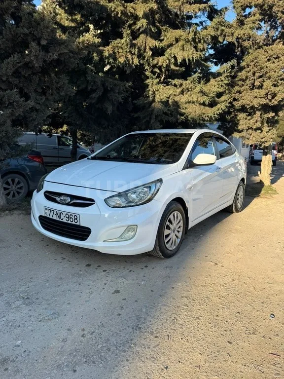 Hyundai Accent — фото 3/4