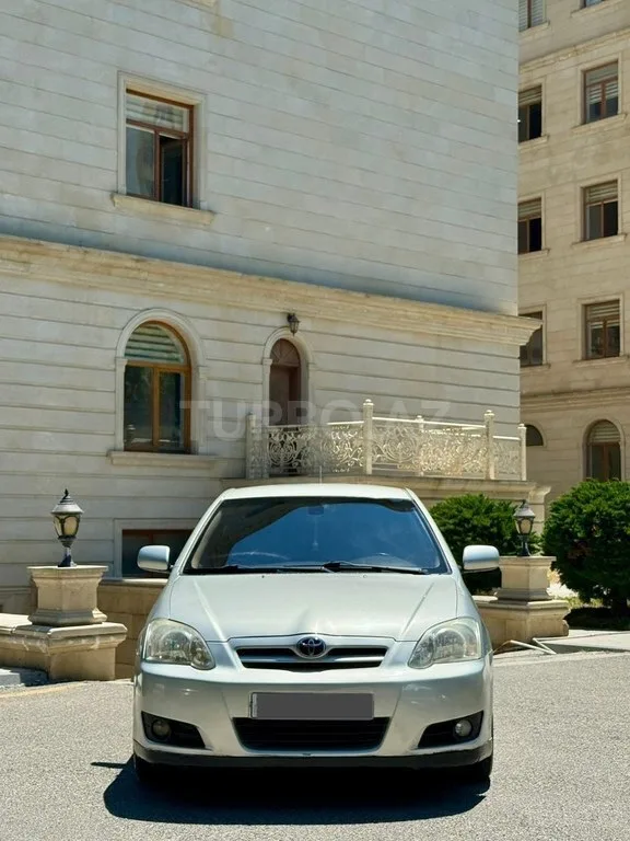 Toyota Corolla — фото 1/4