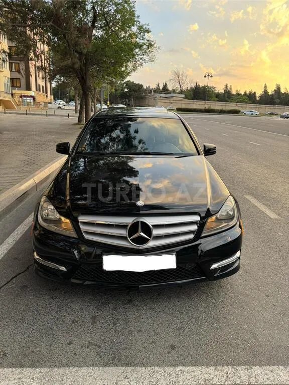 Mercedes C 250 — фото 1/4