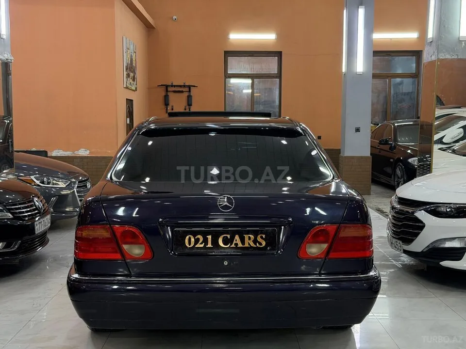 Mercedes E 240 — foto 3/4