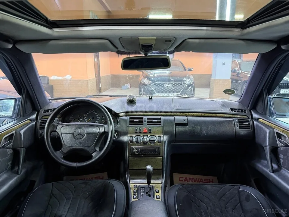 Mercedes E 240 — foto 4/4