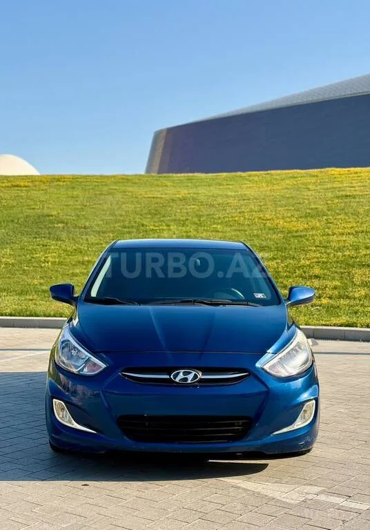 Hyundai Accent — фото 1/4