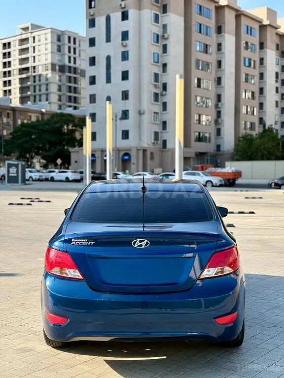 Hyundai Accent — фото 2/4