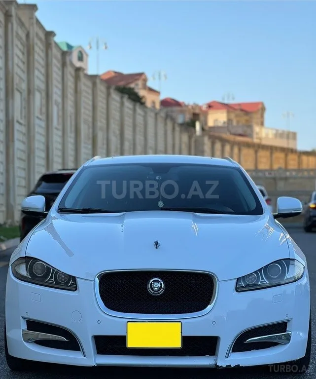 Jaguar XF — фото 1/4