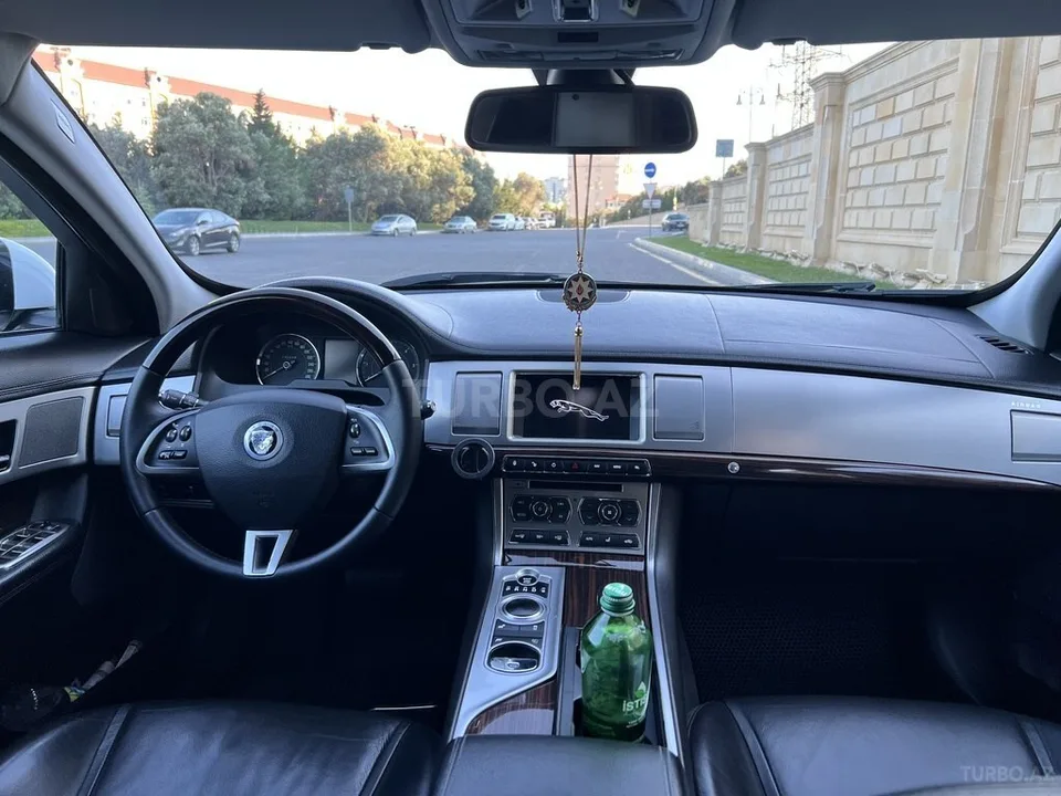 Jaguar XF — фото 3/4