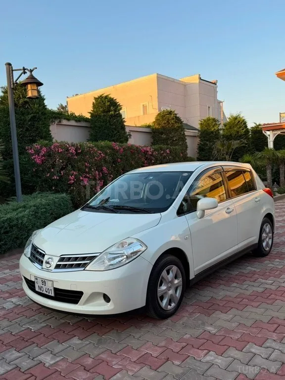 Nissan Tiida — фото 1/4