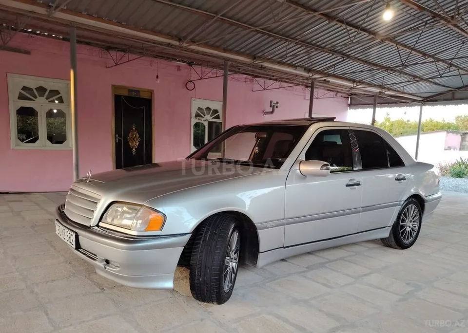 Mercedes C 230 — фото 1/4