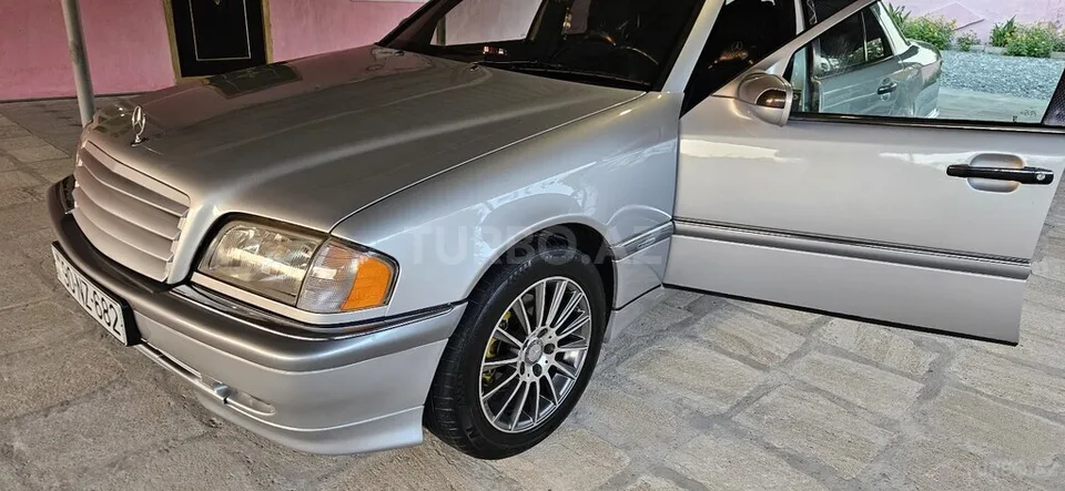 Mercedes C 230 — фото 2/4