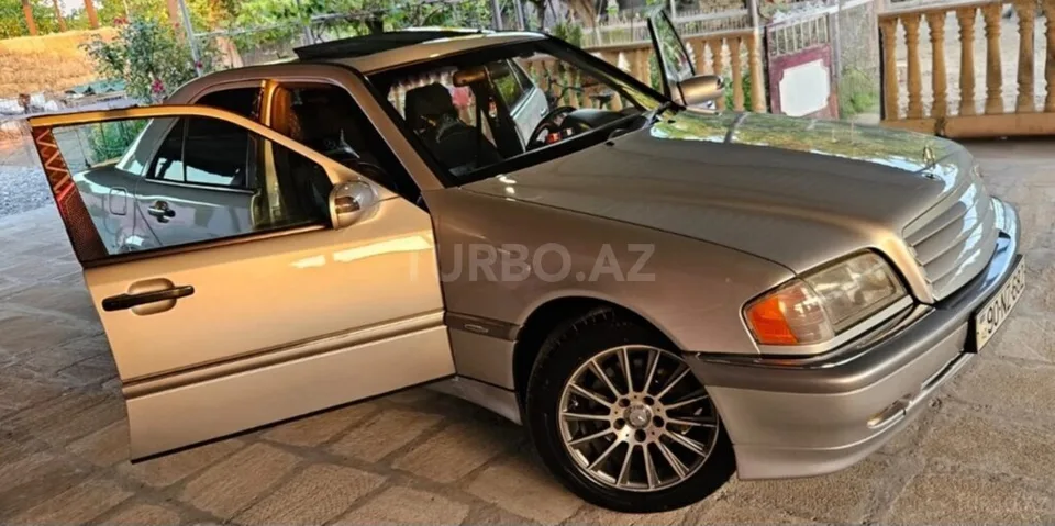 Mercedes C 230 — фото 3/4