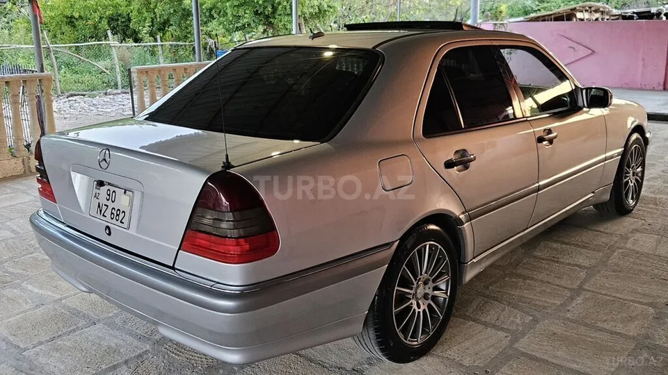 Mercedes C 230 — фото 4/4