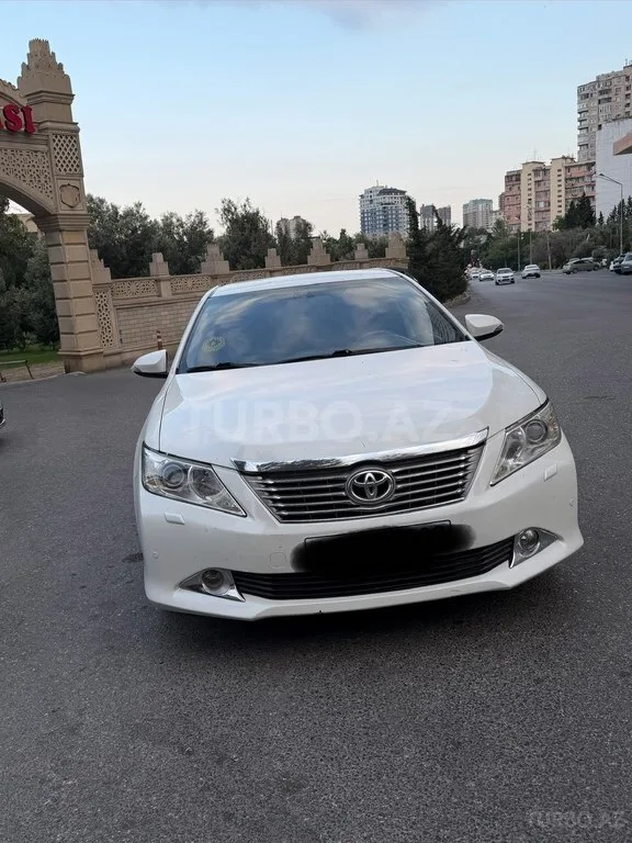 Toyota Camry — foto 1/4