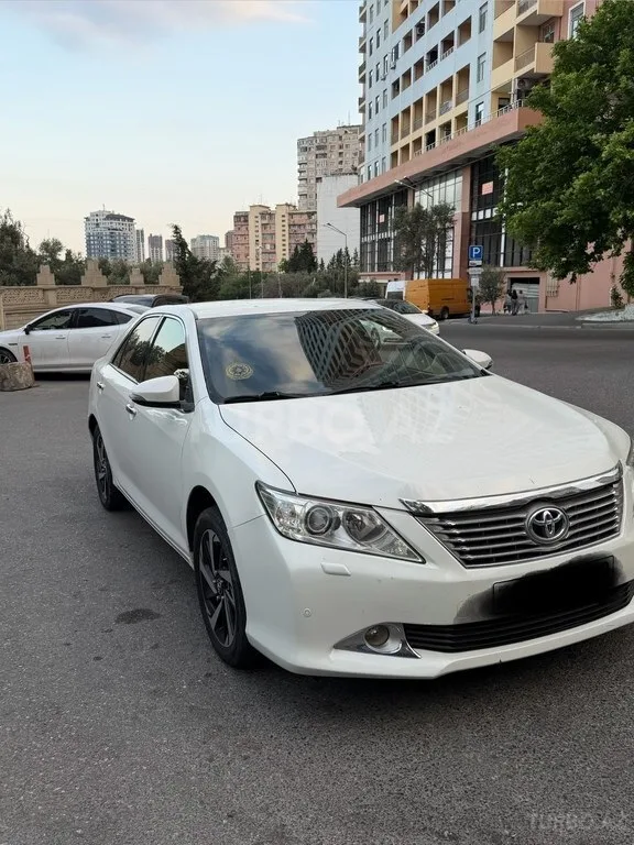 Toyota Camry — foto 2/4