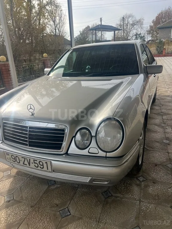 Mercedes E 280 — фото 1/4