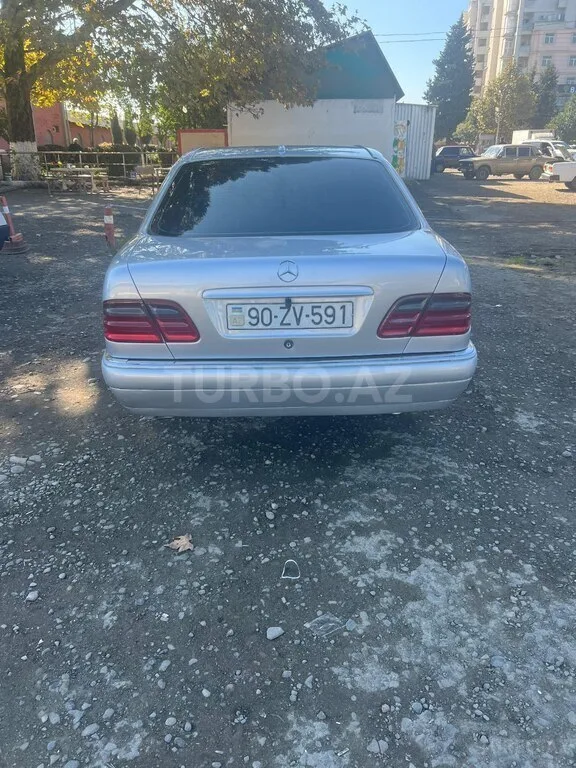 Mercedes E 280 — фото 4/4