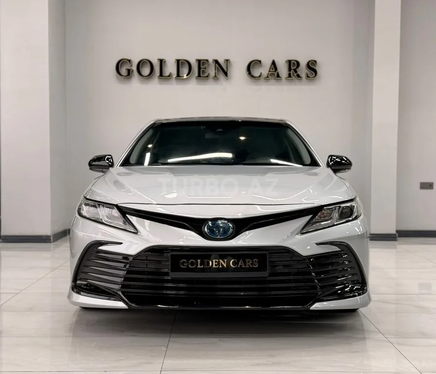 Toyota Camry — foto 1/4