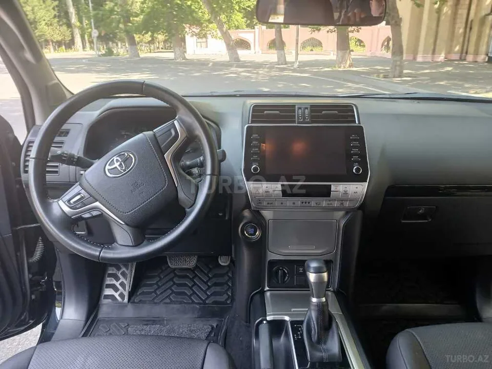 Toyota Land Cruiser Prado — фото 3/4