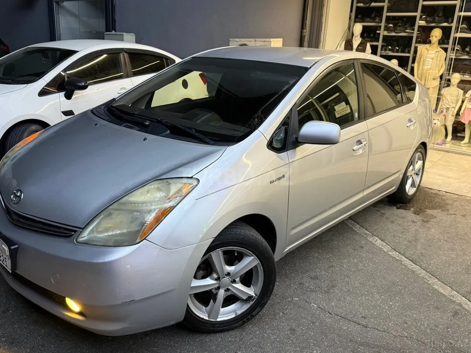 Toyota Prius — фото 1/4