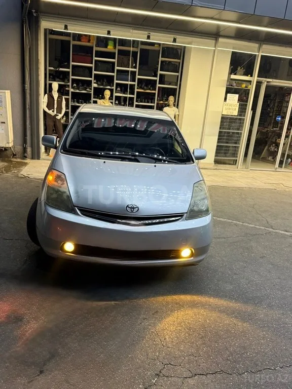 Toyota Prius — фото 3/4