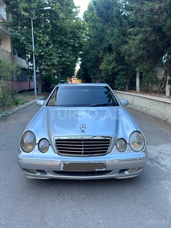 Mercedes E 220 — foto 1/4