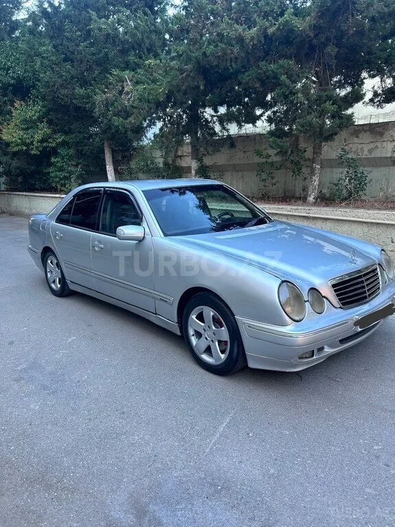 Mercedes E 220 — foto 4/4