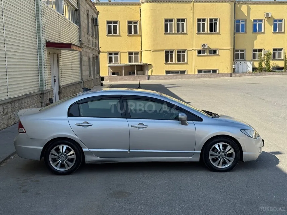 Honda Civic — фото 2/4