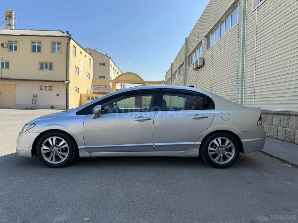 Honda Civic — фото 3/4