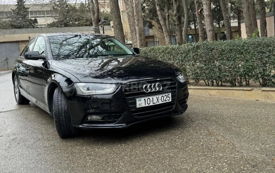Audi A4 — фото 1/4