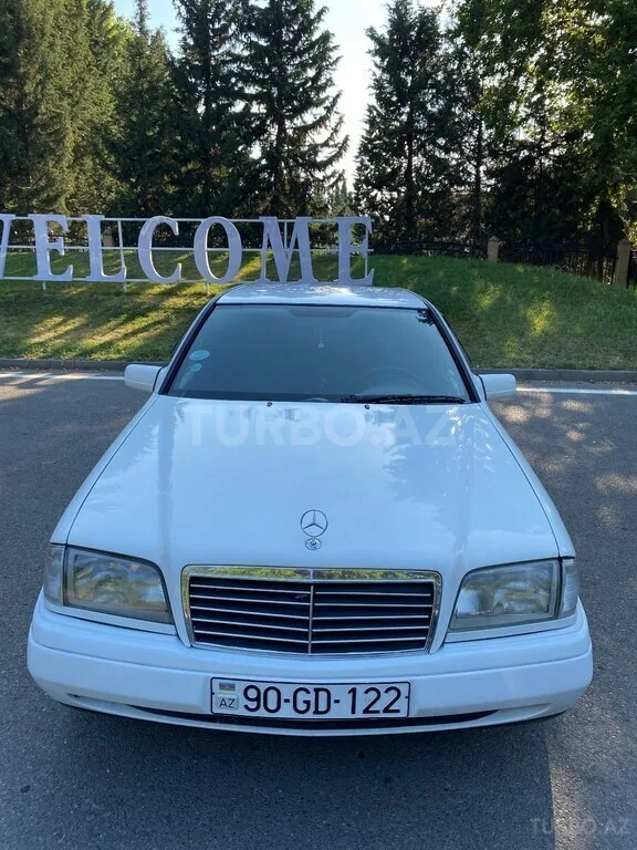 Mercedes C 180 — фото 1/4