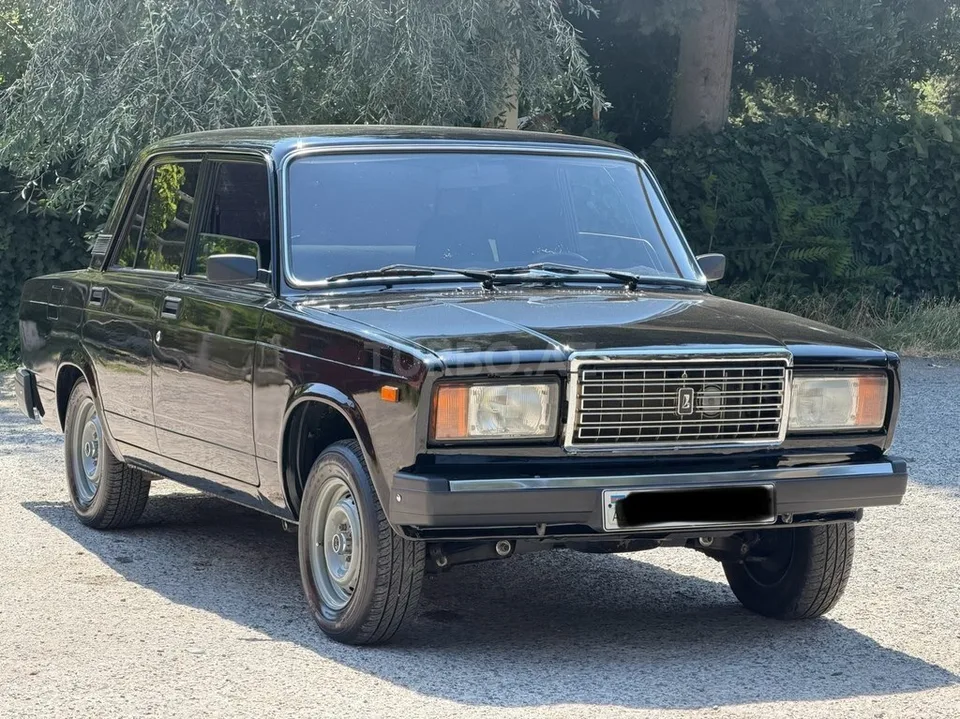 LADA (VAZ) 2107 — foto 1/4