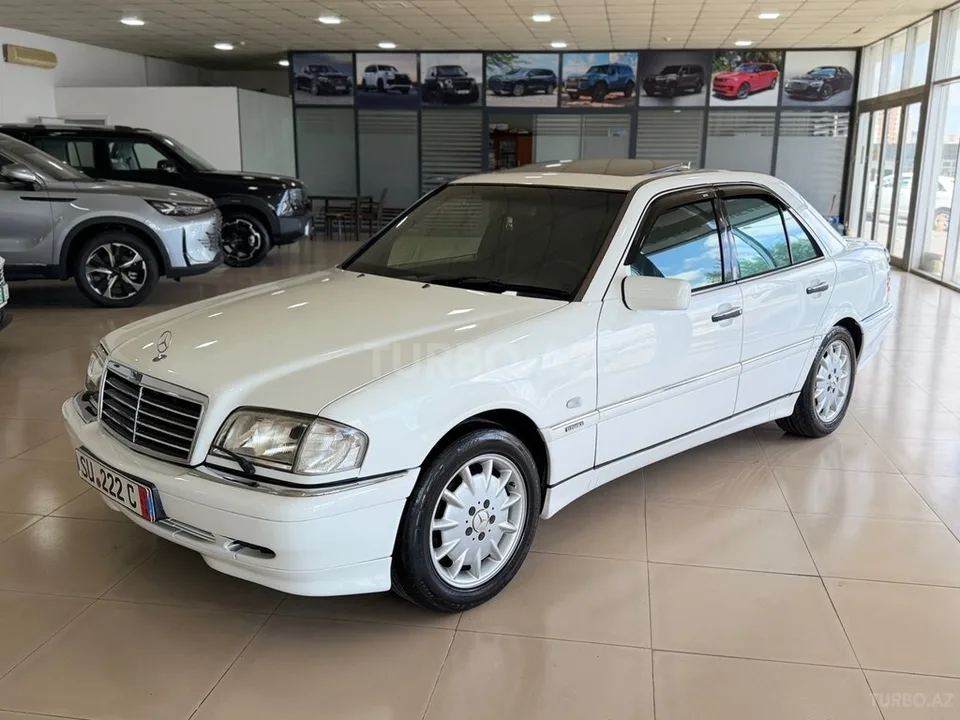Mercedes C 280 — фото 1/4