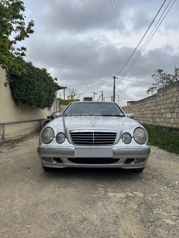 Mercedes E 240 — фото 1/4