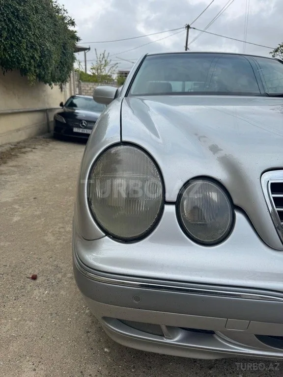Mercedes E 240 — фото 3/4