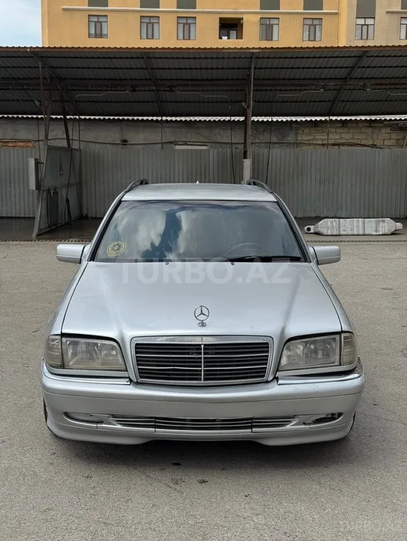 Mercedes C 220 — фото 1/4