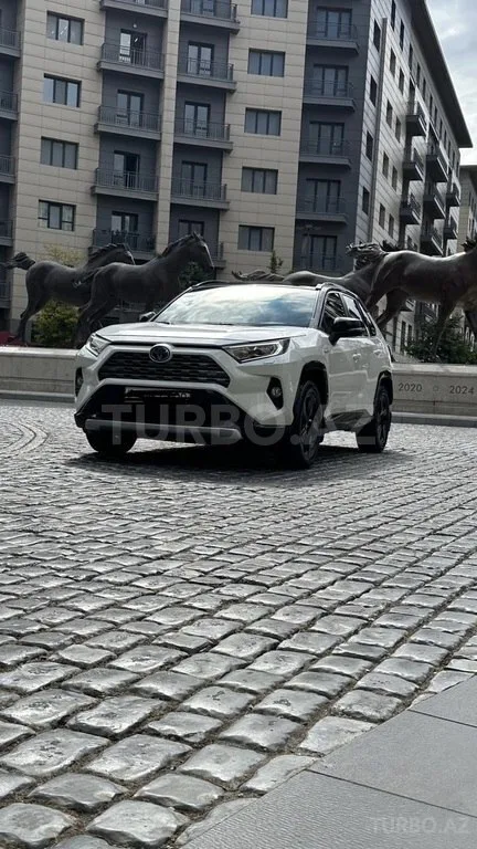 Toyota RAV4 — фото 2/4