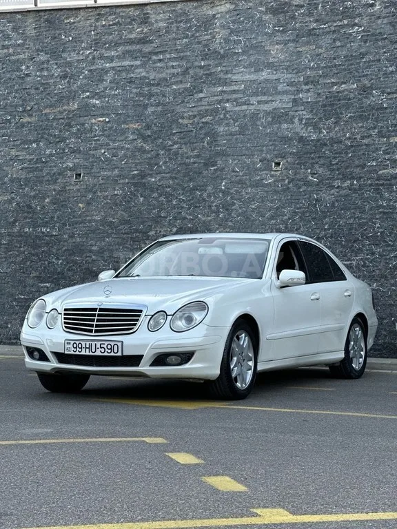 Mercedes E 220 — foto 3/4