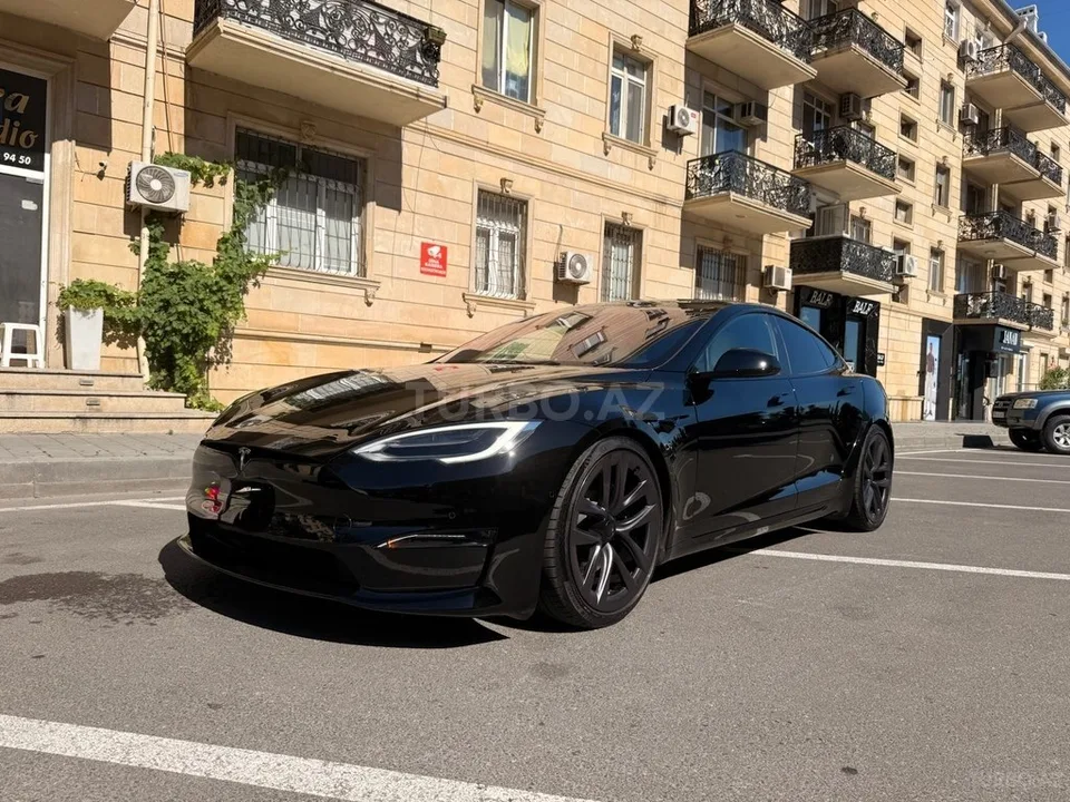 Tesla Model S — фото 1/4