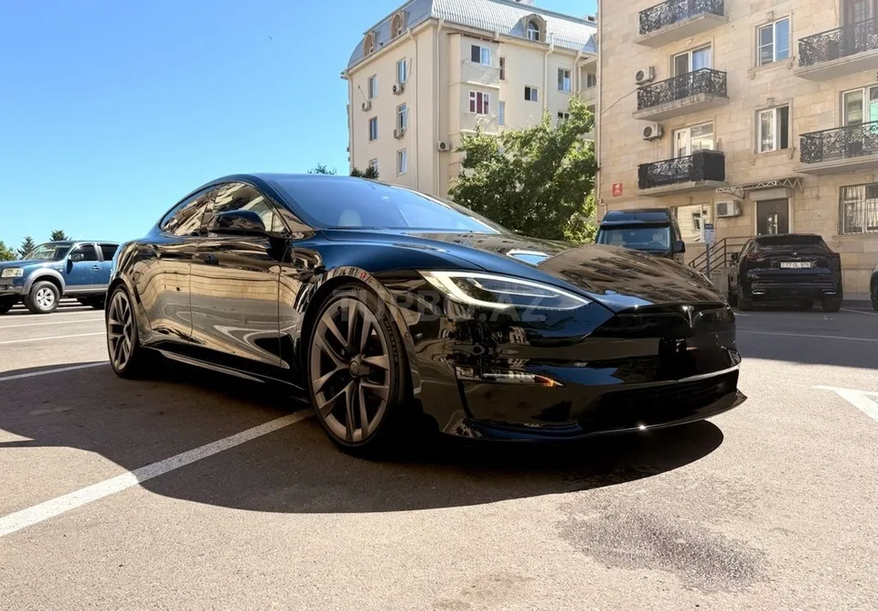 Tesla Model S — фото 2/4