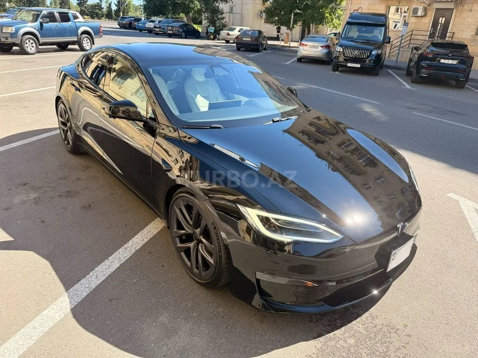 Tesla Model S — фото 3/4
