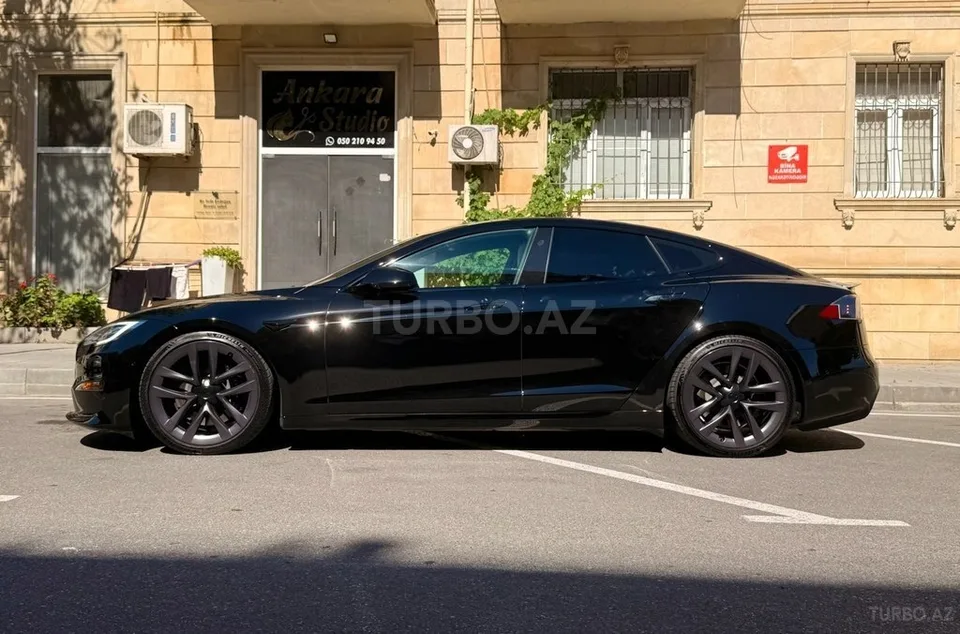 Tesla Model S — фото 4/4