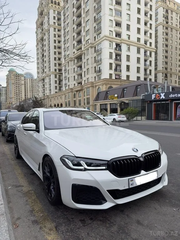 BMW 530e — фото 1/4
