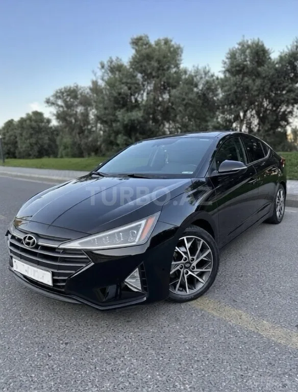 Hyundai Elantra — фото 2/4