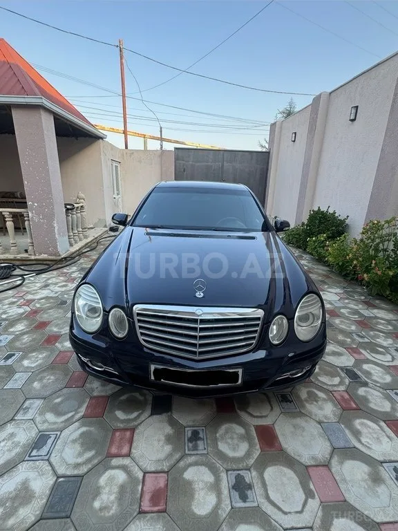 Mercedes E 220 — foto 1/4