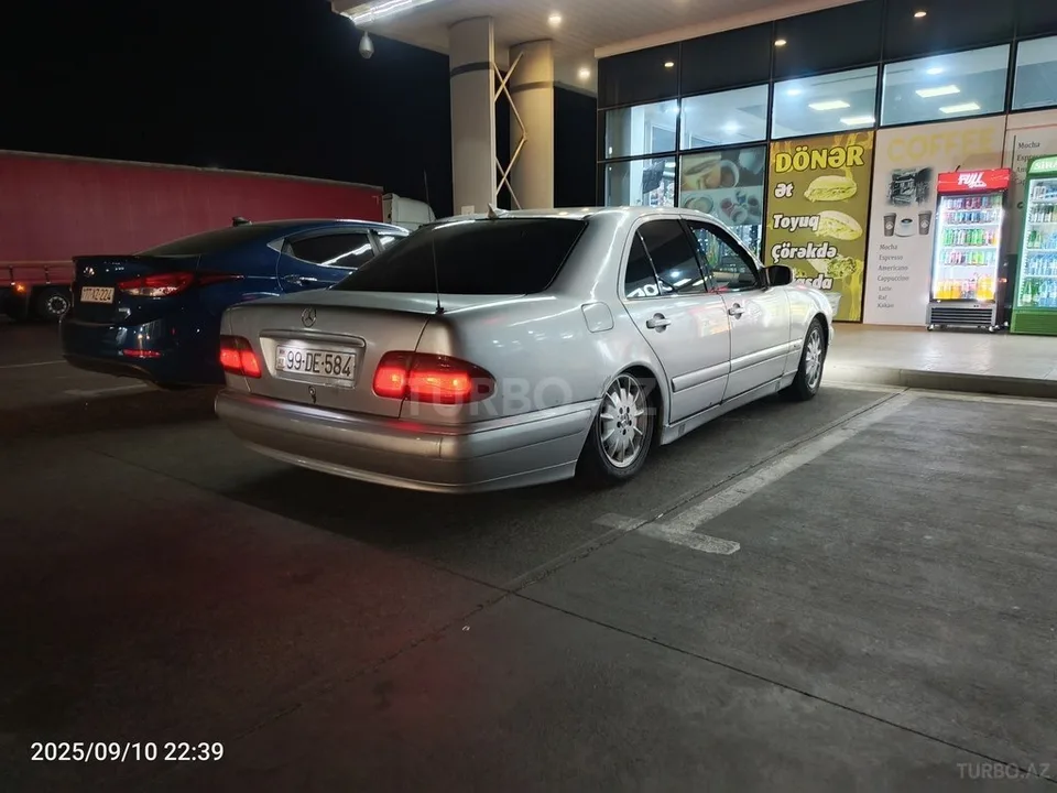 Mercedes E 220 — фото 4/4