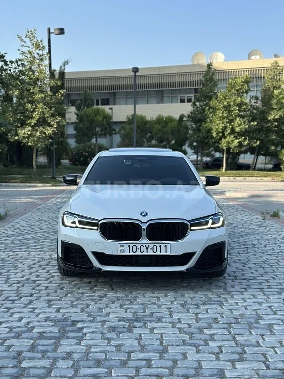 BMW 530e — фото 1/4