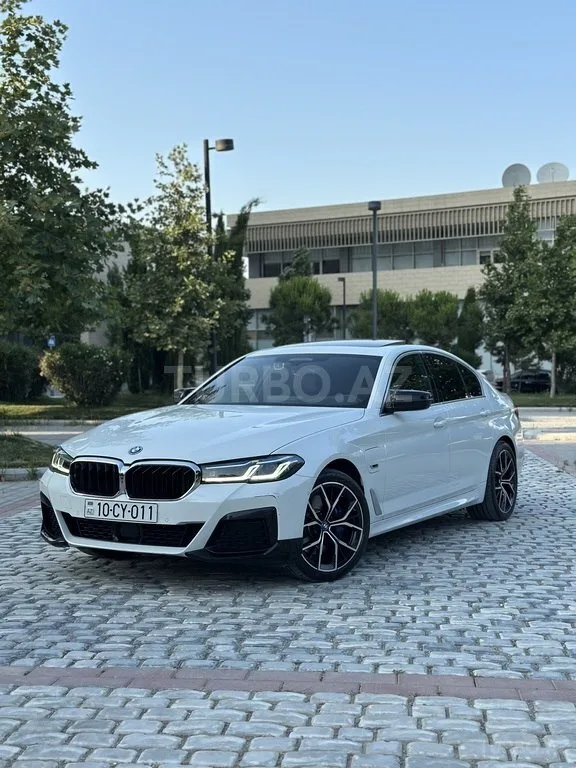 BMW 530e — фото 3/4