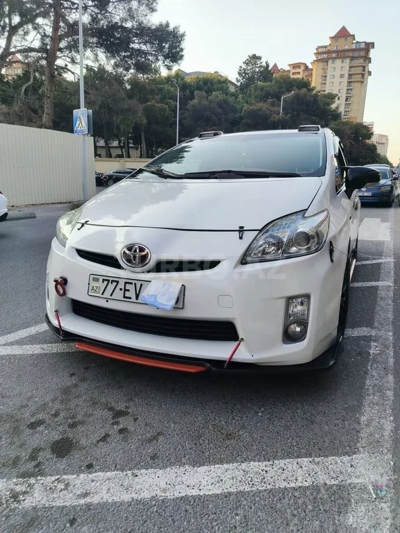 Toyota Prius — foto 1/4