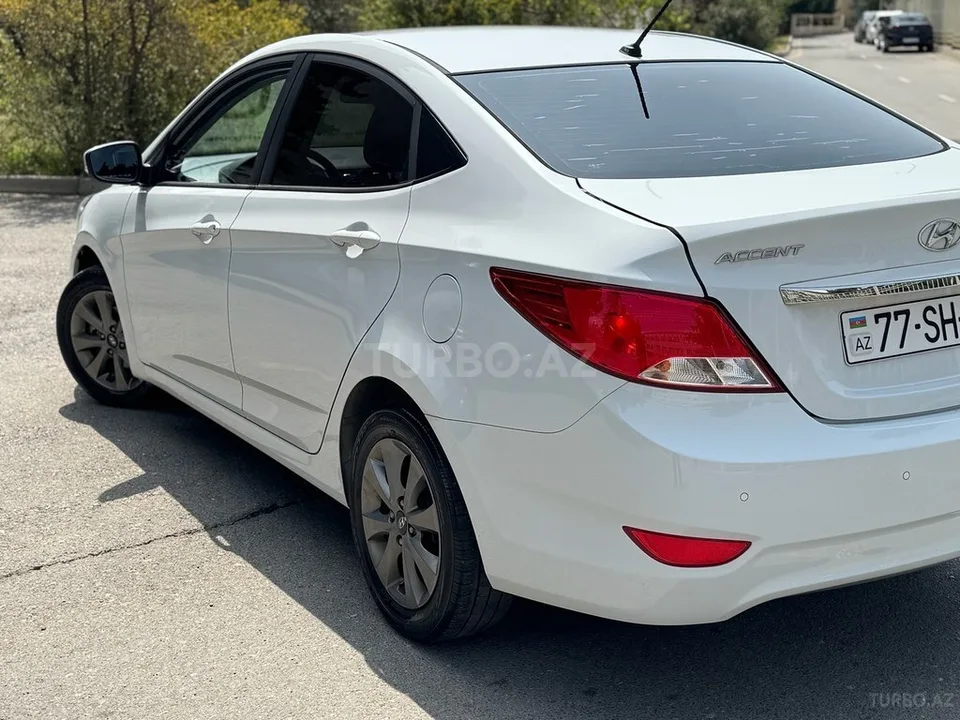 Hyundai Accent — фото 2/4