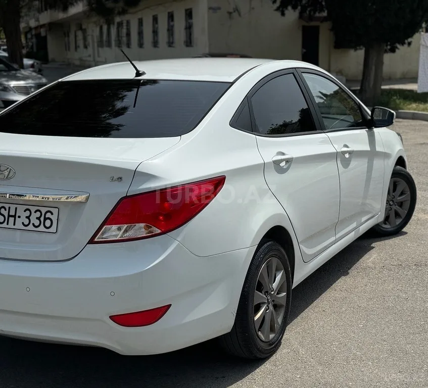 Hyundai Accent — фото 3/4