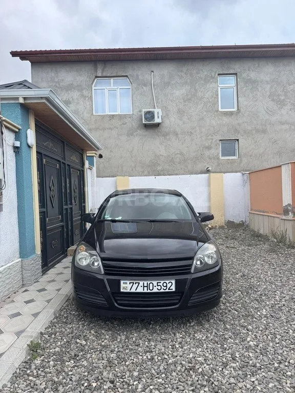 Opel Astra — фото 1/4